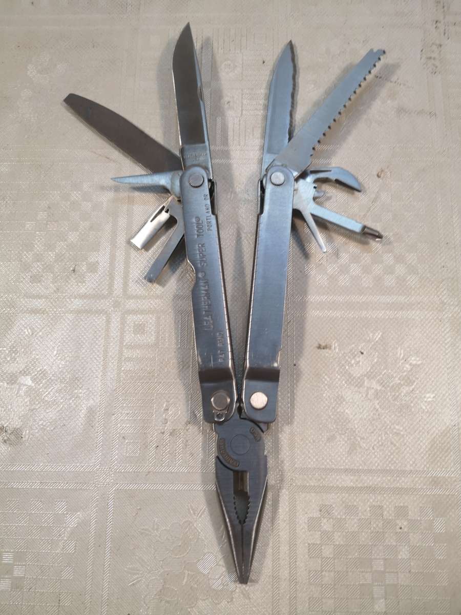 MAGNIFICENT ORIGINAL LEATHERMAN SUPER TOOL PORTLAND OR