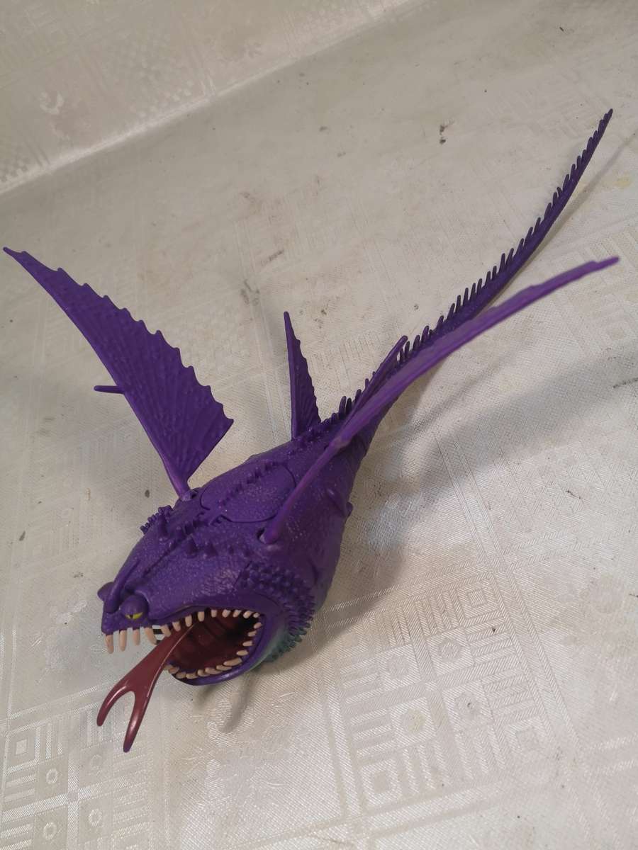 How to Train Your Dragon Variant Dragons Purple Thunderdrum - Spitting Disk Attack (No Disks)