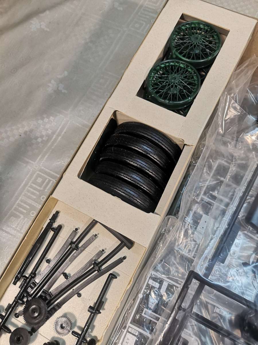 Very Large Airfix 1930 Bentley 4 ½ Litre Supercharged 1/12 Scale Model Kit