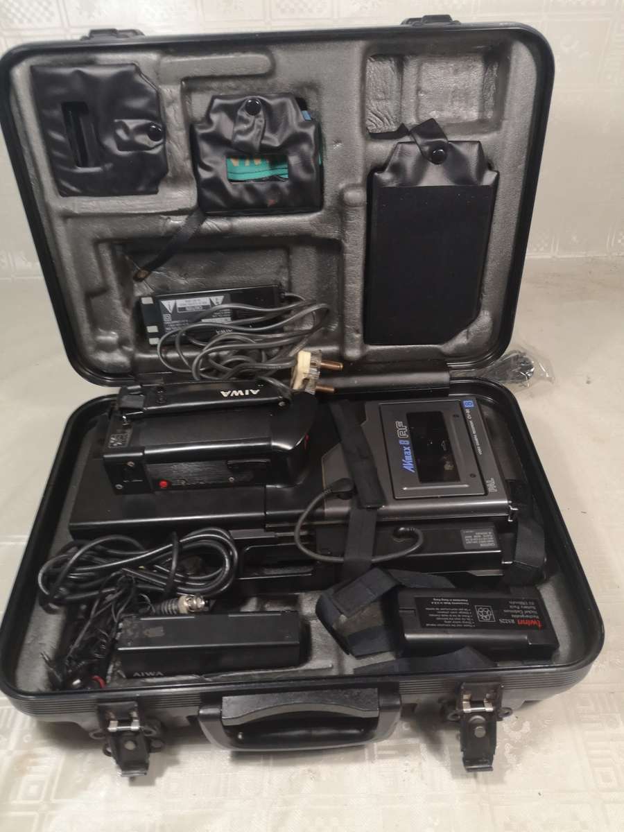 VINTAGE AIWA ANMAX 8 AF PROFESSIONAL VIDEO CAMERA COMPLETE BUNDLE IN CASE - TESTED STILL WORKING