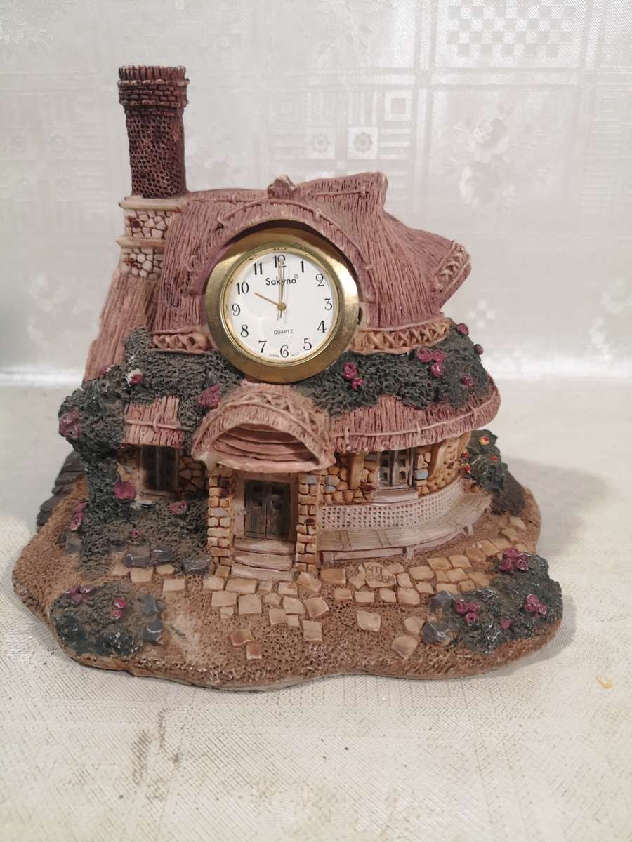 Large Vintage English Cottage Village Clock Hand Painted Resin Solina Quartz
