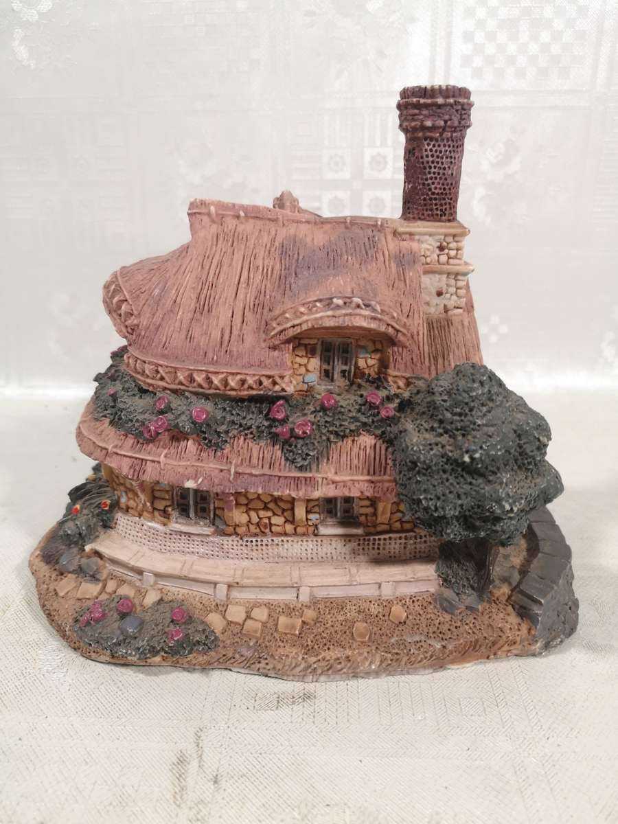 Large Vintage English Cottage Village Clock Hand Painted Resin Solina Quartz