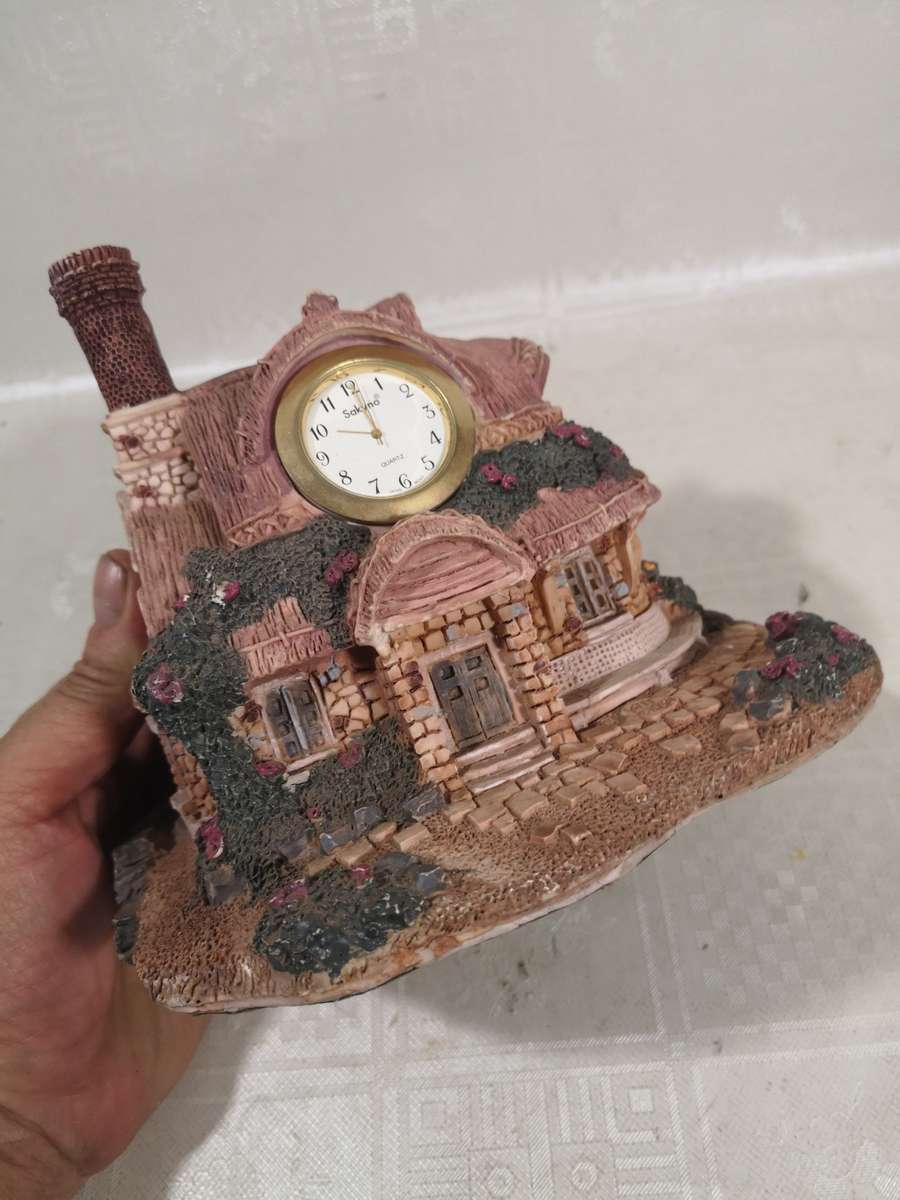 Large Vintage English Cottage Village Clock Hand Painted Resin Solina Quartz