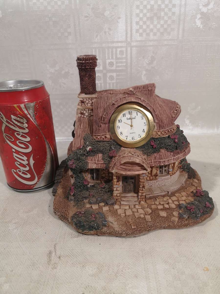 Large Vintage English Cottage Village Clock Hand Painted Resin Solina Quartz