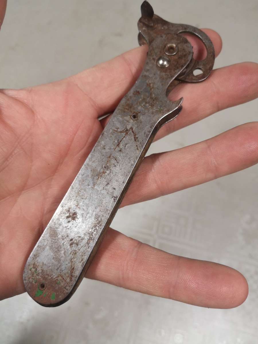VINTAGE WW2 GERMAN WEHRMACHT EMINENT SOLINGEN METAL CAN TIN BOTTLE OPENER