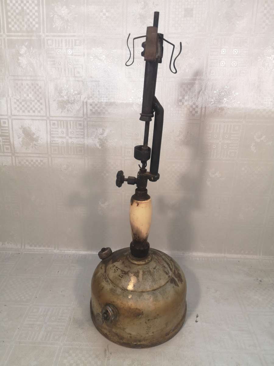 VINTAGE COLEMAN 159 KEROSENE LAMP