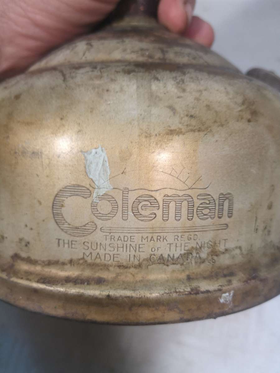 VINTAGE COLEMAN 159 KEROSENE LAMP