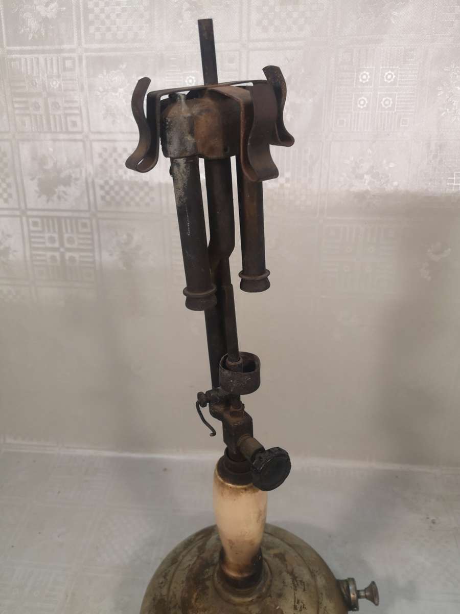 VINTAGE COLEMAN 159 KEROSENE LAMP