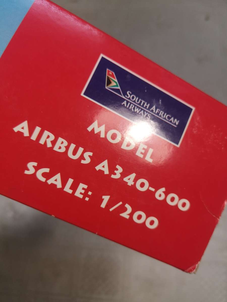 LARGE SOUTH AFRICAN AIRWAYS AIRBUS A340-600 MODEL 1/200 WITH STAND - NEW UNBUILD
