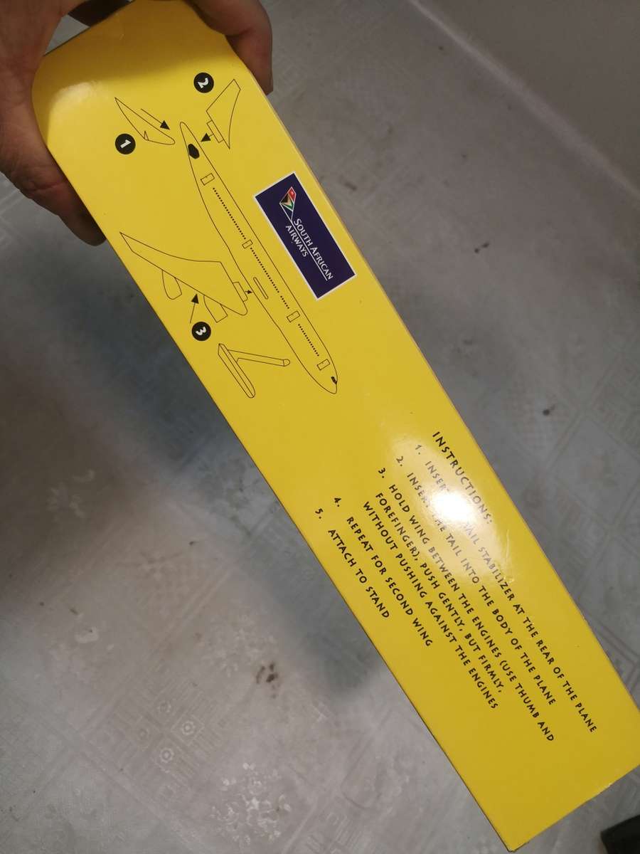 LARGE SOUTH AFRICAN AIRWAYS AIRBUS A340-600 MODEL 1/200 WITH STAND - NEW UNBUILD