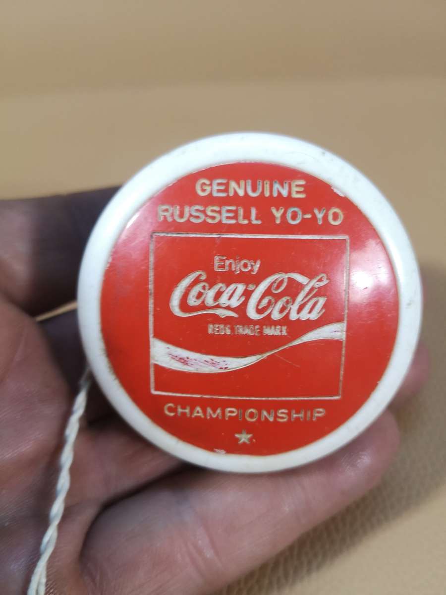 ULTRA RARE!! COCA-COLA GENUINE RUSSELL CHAMPIONSHIP 1970S YO-YO SLIMLINE SHAPE IN AFR AND ENG