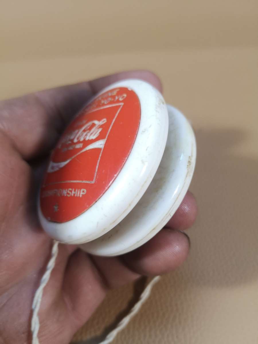 ULTRA RARE!! COCA-COLA GENUINE RUSSELL CHAMPIONSHIP 1970S YO-YO SLIMLINE SHAPE IN AFR AND ENG