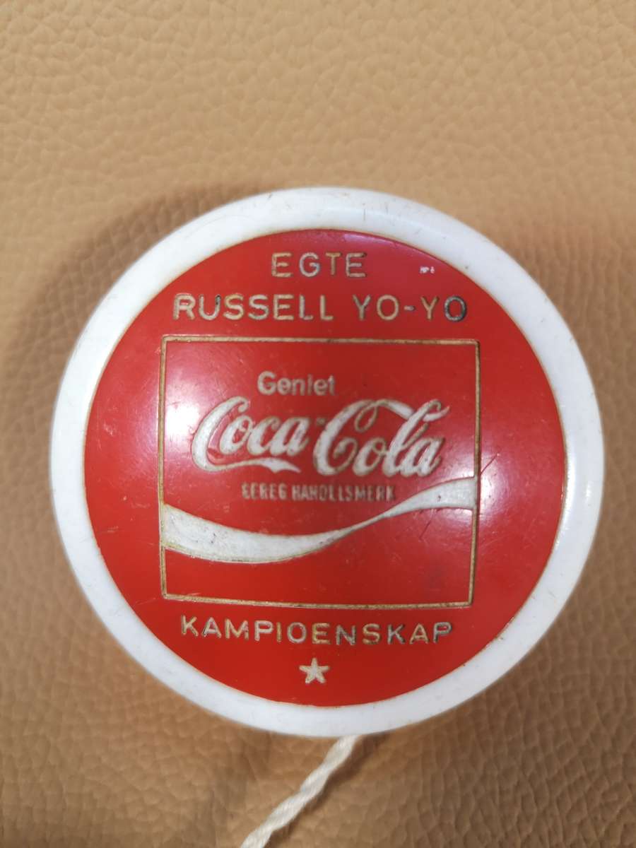 ULTRA RARE!! COCA-COLA GENUINE RUSSELL CHAMPIONSHIP 1970S YO-YO SLIMLINE SHAPE IN AFR AND ENG