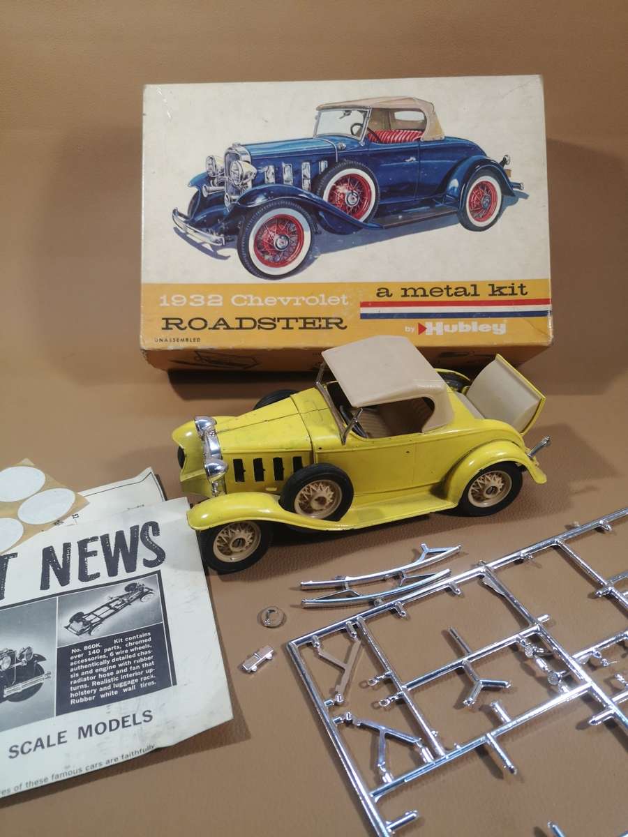 Vintage 1960's Hubley 1932 Chevrolet Roadster METAL Model Car Kit 1:20 Scale