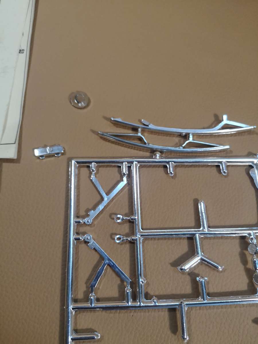 Vintage 1960's Hubley 1932 Chevrolet Roadster METAL Model Car Kit 1:20 Scale