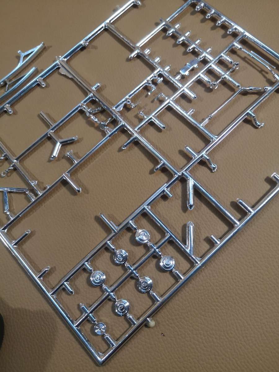 Vintage 1960's Hubley 1932 Chevrolet Roadster METAL Model Car Kit 1:20 Scale