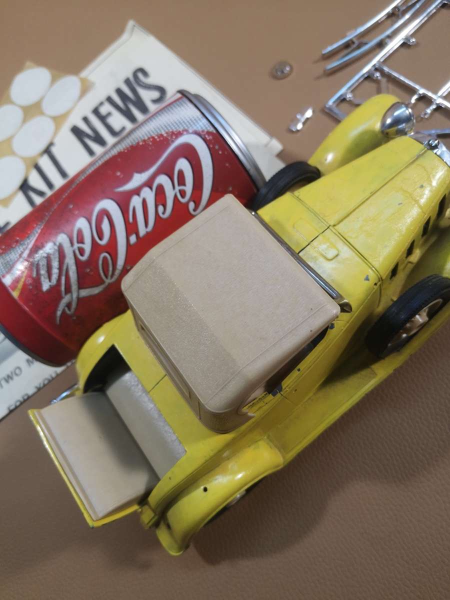 Vintage 1960's Hubley 1932 Chevrolet Roadster METAL Model Car Kit 1:20 Scale