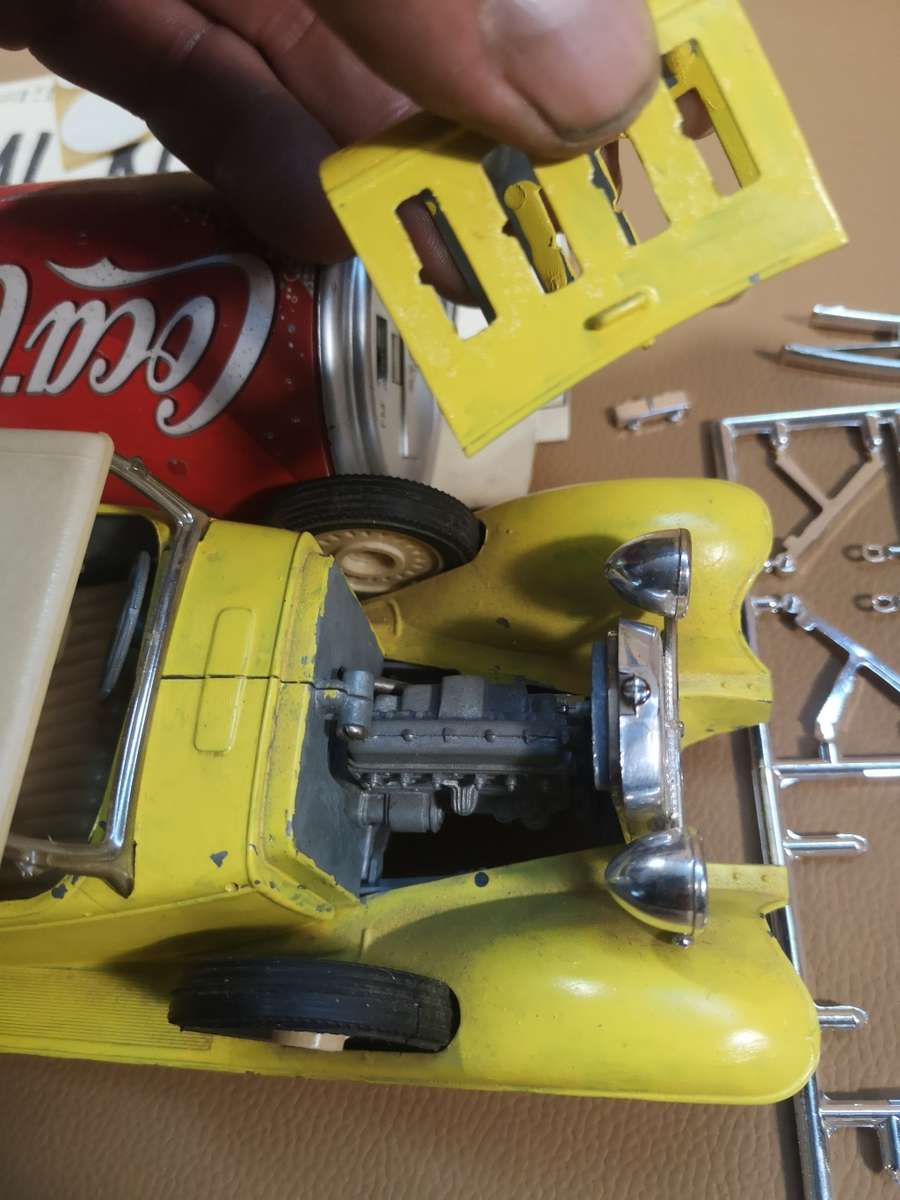 Vintage 1960's Hubley 1932 Chevrolet Roadster METAL Model Car Kit 1:20 Scale