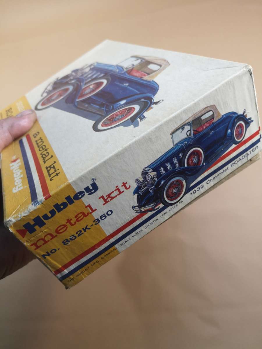 Vintage 1960's Hubley 1932 Chevrolet Roadster METAL Model Car Kit 1:20 Scale