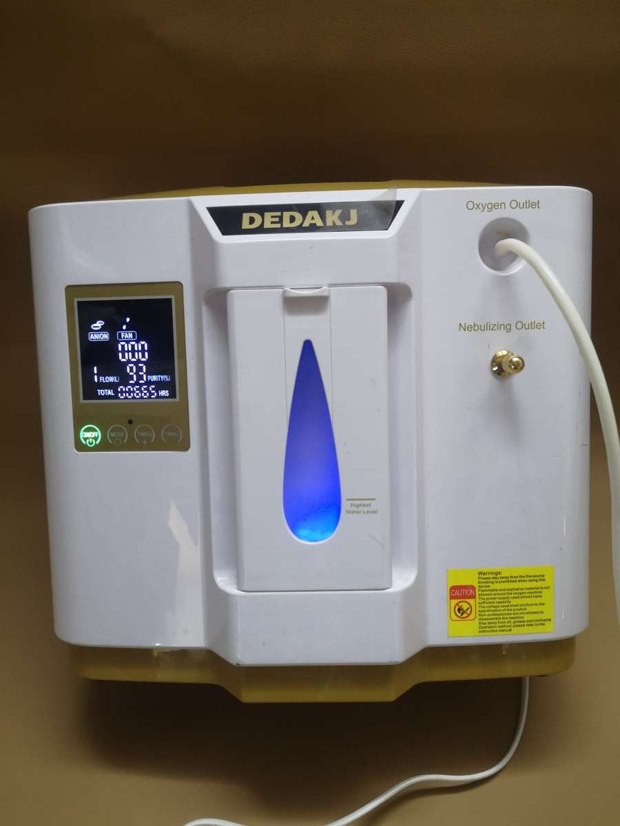 7 Litre Dedakj Portable Home Oxygen Concentrator with remote (2-in-1 with Nebulizer) Like New