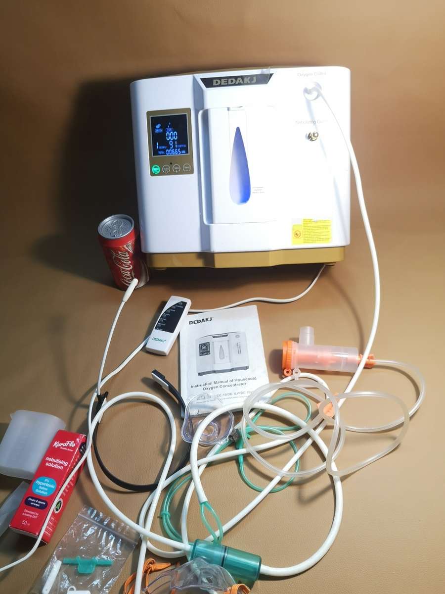 7 Litre Dedakj Portable Home Oxygen Concentrator with remote (2-in-1 with Nebulizer) Like New