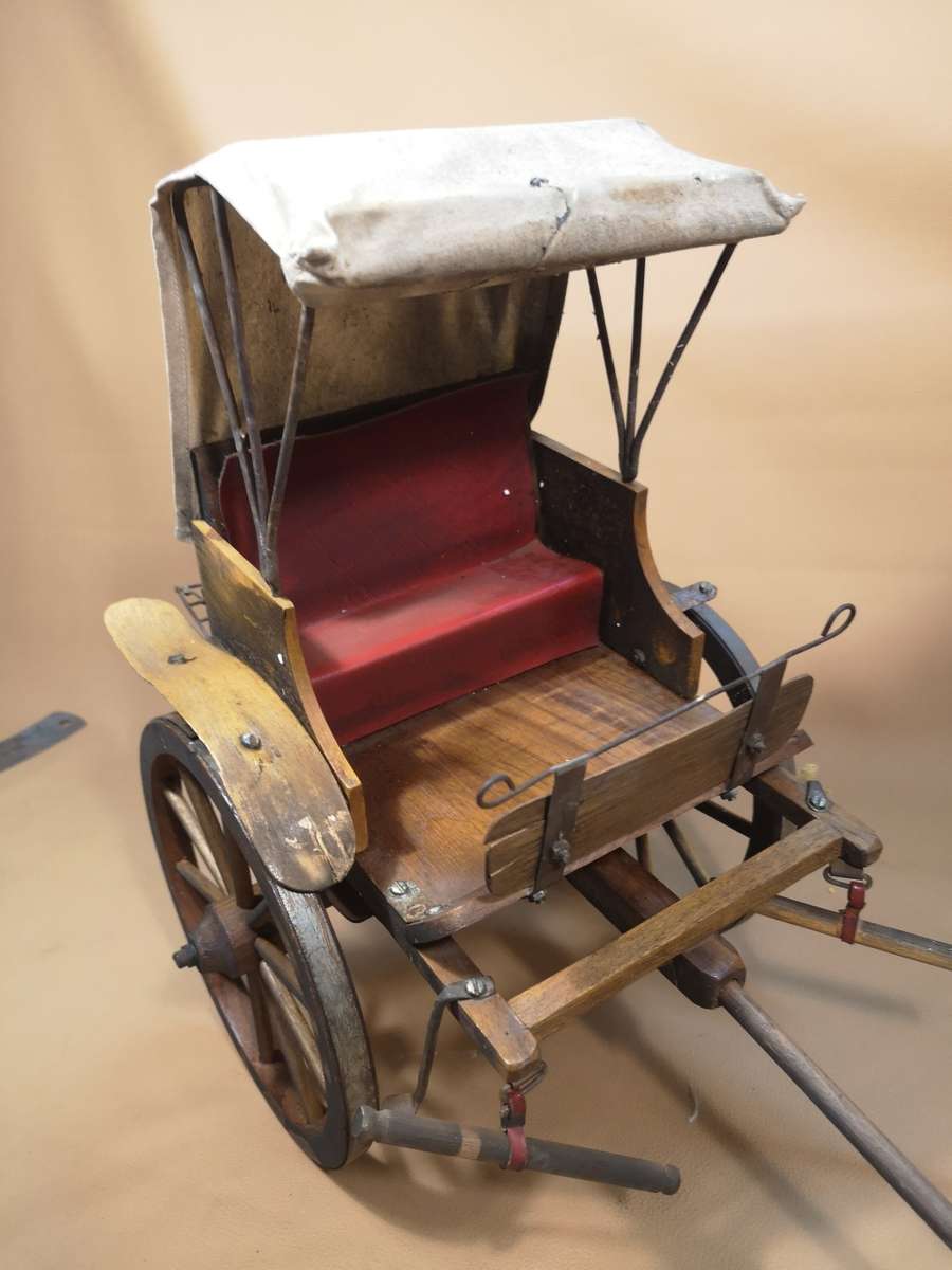 Magnificent Vintage Large Doctor`s carriage model