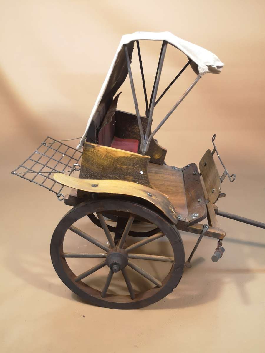 Magnificent Vintage Large Doctor`s carriage model