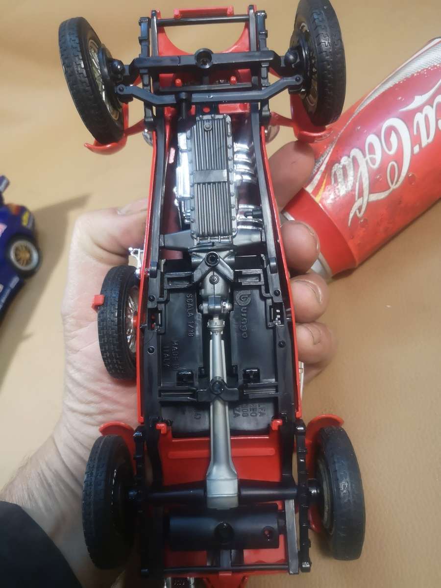 Burago 1/18 Scale Diecast 3014 - Alfa Romeo 8C 2300 Monza 1931 Red