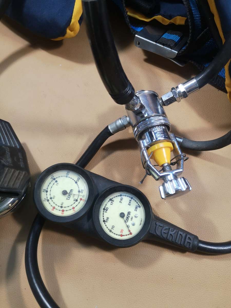 SCUBA DIVING EQUIMENT