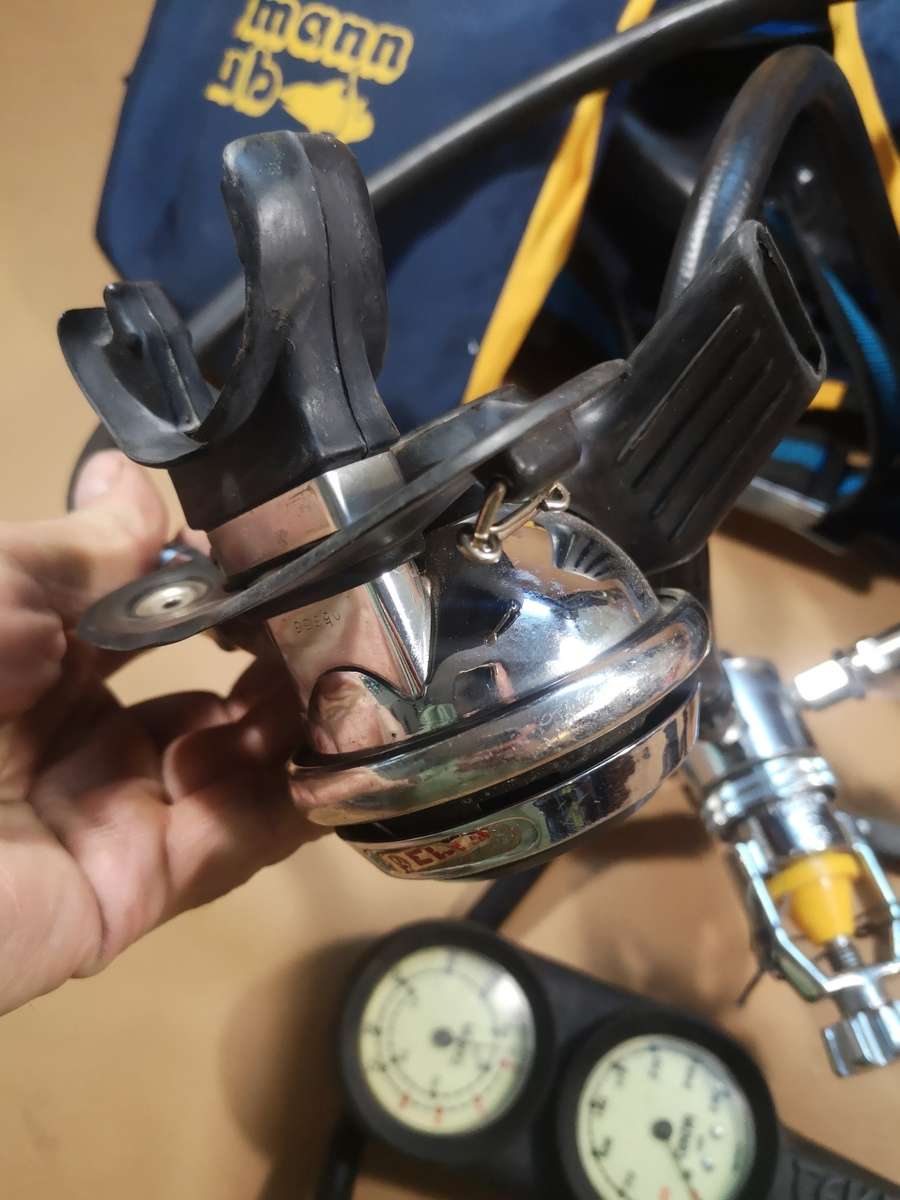 SCUBA DIVING EQUIMENT