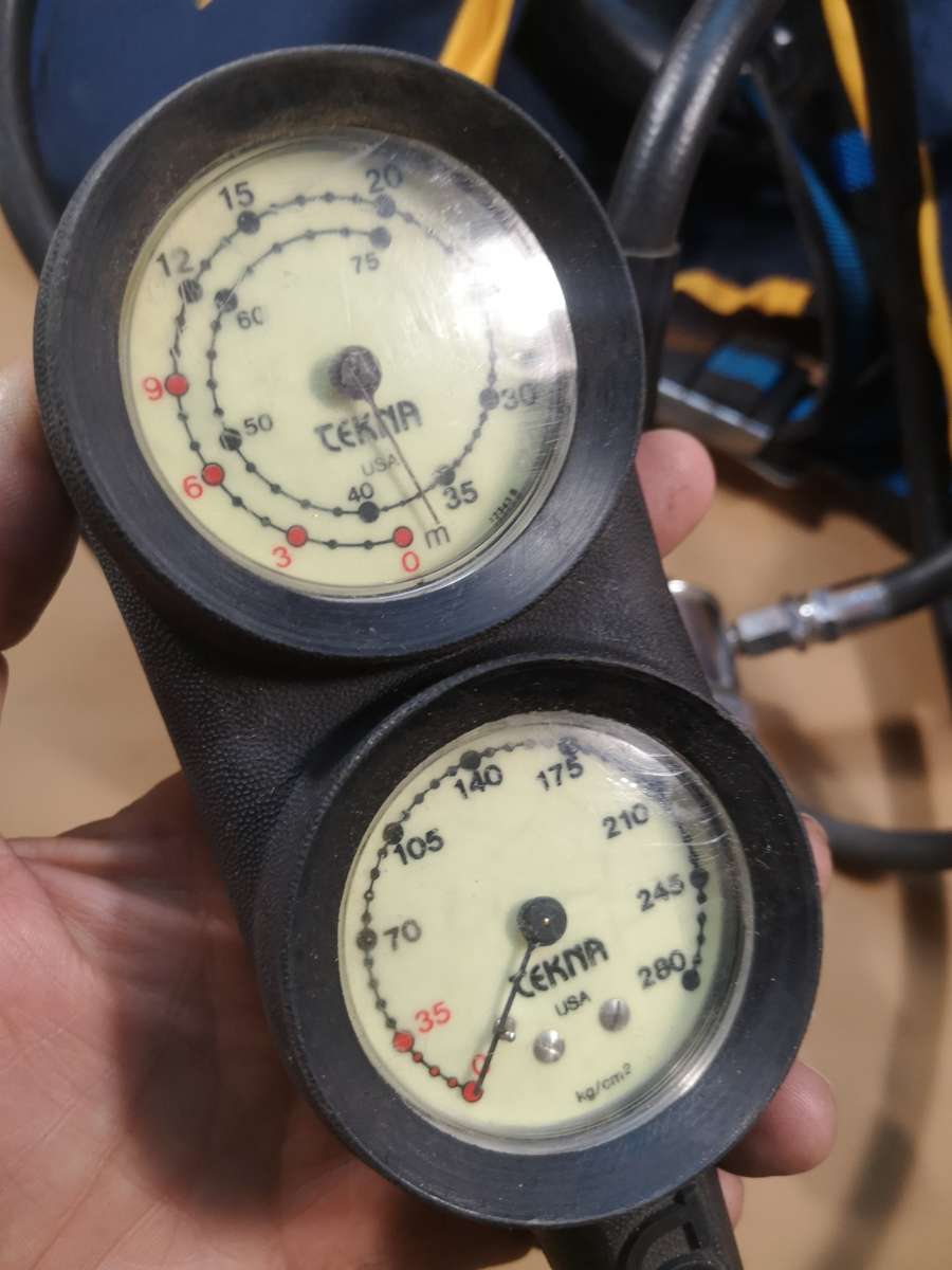 SCUBA DIVING EQUIMENT