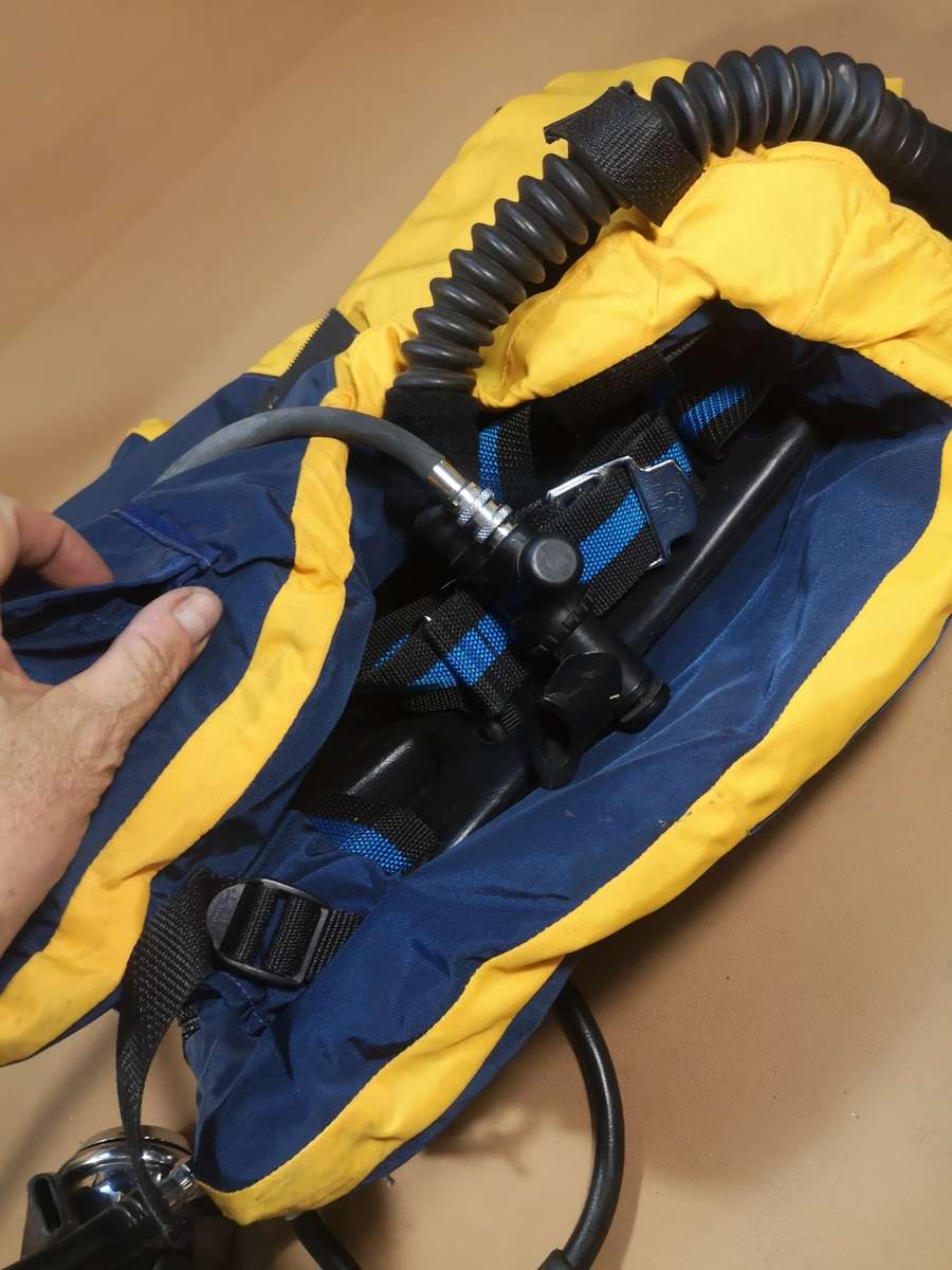 SCUBA DIVING EQUIMENT