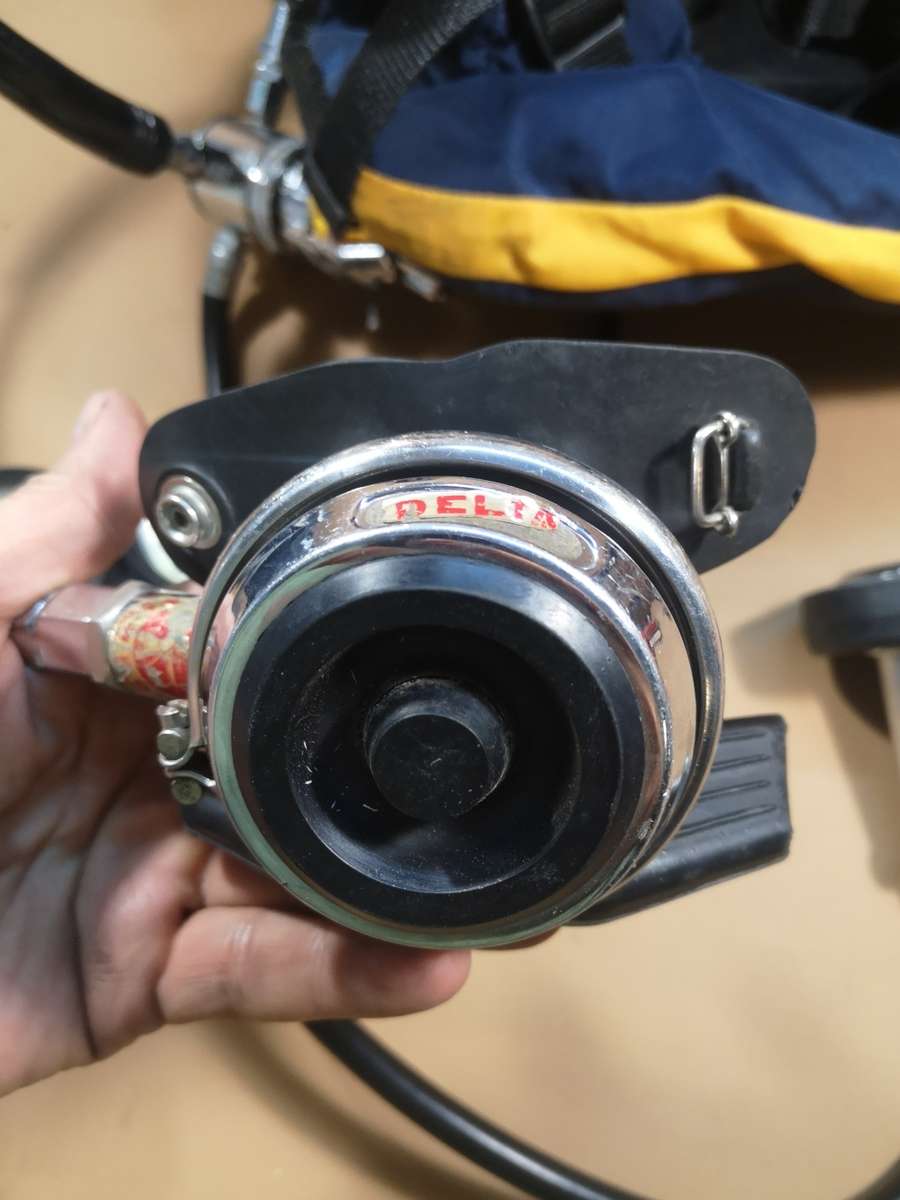 SCUBA DIVING EQUIMENT