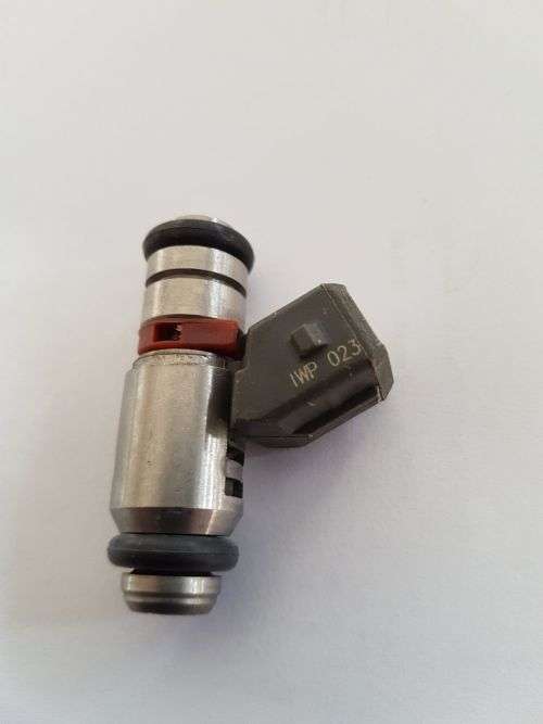 VW POLO 1.6 PETROL FUEL INJECTORS IWP023 / 46433547