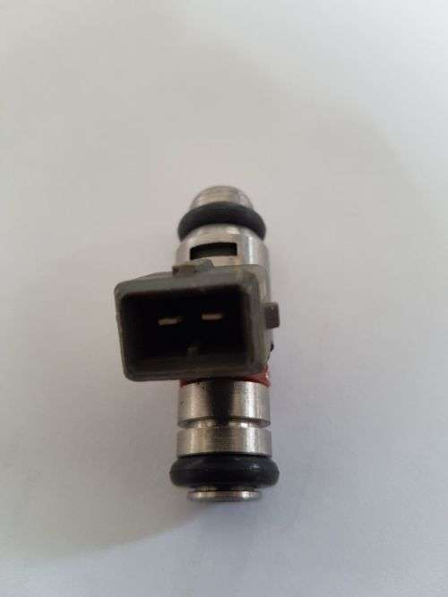 VW POLO 1.6 PETROL FUEL INJECTORS IWP023 / 46433547