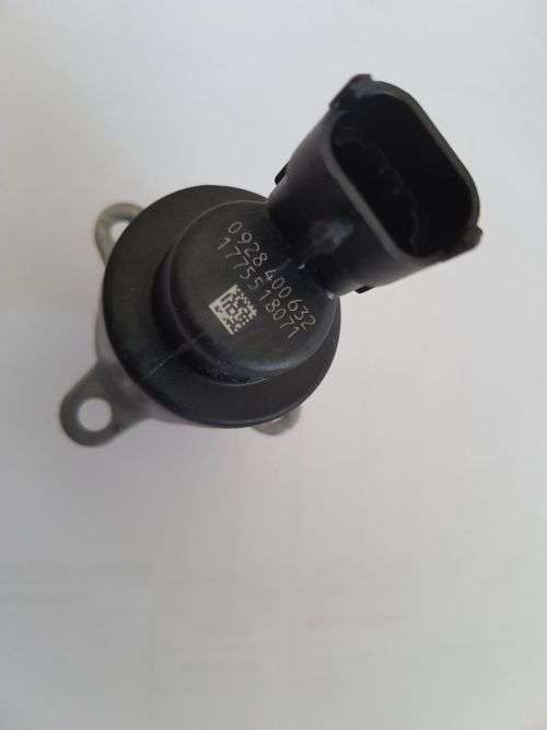FUEL PRESSURE REGULATOR ORIGINAL BOSCH 0928400632 / 0928400681 / 1775518071
