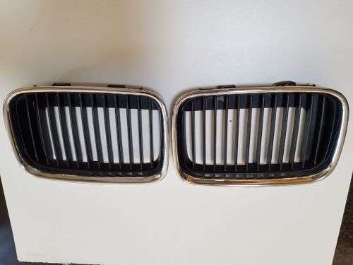 BMW E36 GRILL SET LEFT & RIGHT  5113-8151547 / 5113-8151548