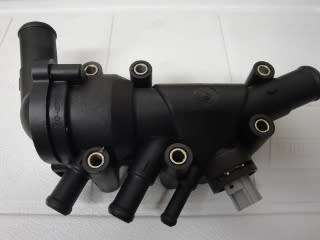 Ford Thermostat With Housing Xs6e-8a586-ah Xs6e-9k478-a2f Bg4a8A590aa