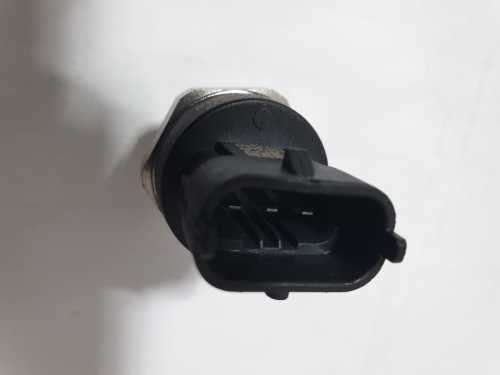 MERCEDES RENAULT FIAT VW BOSCH FUEL RAIL PRESSURE SENSOR 0281002907 / 0281002720