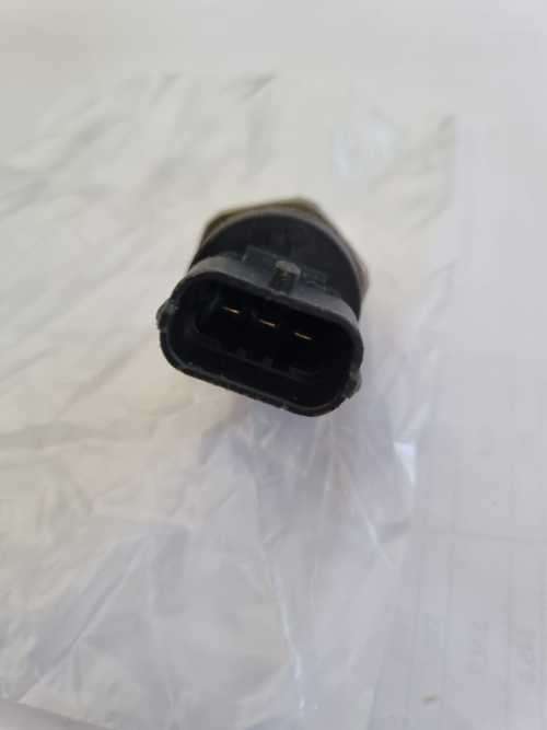 Ford Volvo Fuel Bosch Rail Pressure Sensor Bm5G-9F972-Ba 0261545038