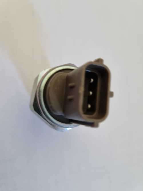 Nissan Isuzu 2.2 2.5Dci Opel Tdci Denso Fuel Rail Pressure Sensor 499000-6131 499000-6160 8981197900