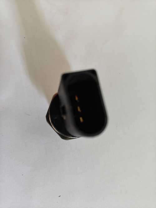 Mercedes  Bosch Fuel Rail Pressure Sensor 0281006266 0281006267 A0009052701
