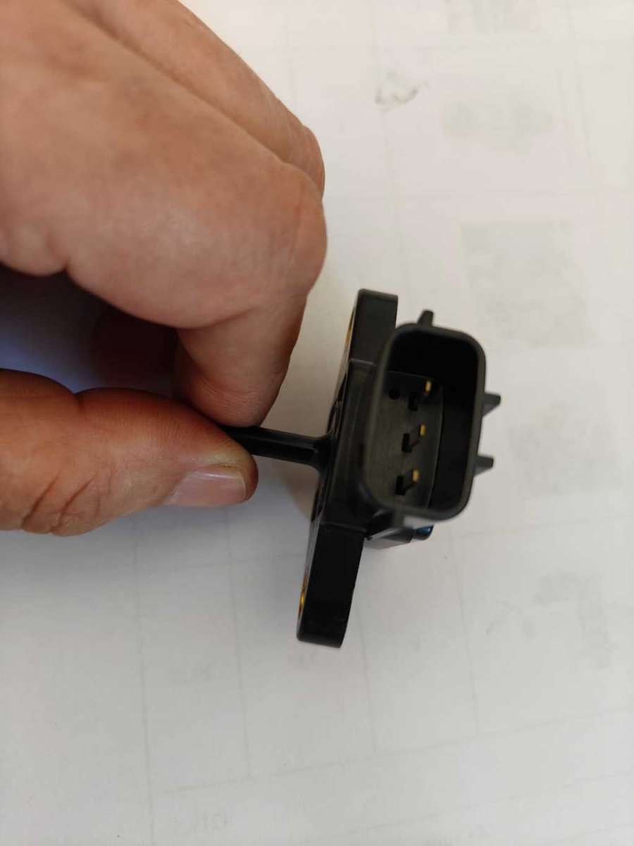 Nissan Hitachi Turbo Boost Sensor  22365-9S00A  22365-9S00A PS69-02