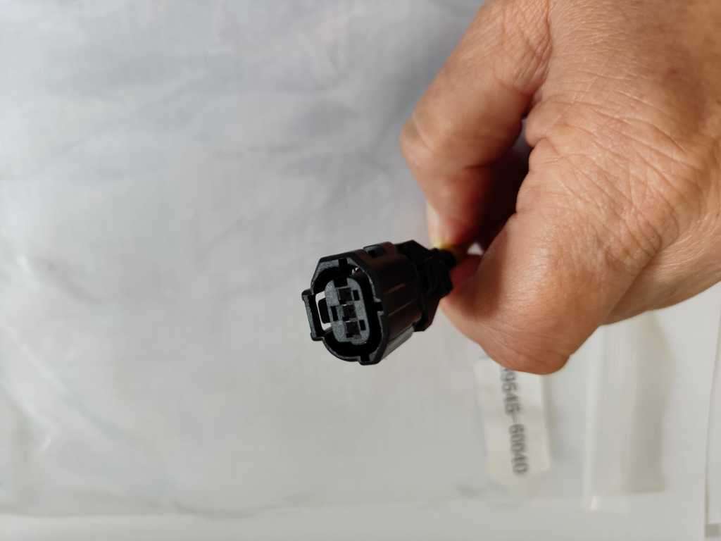 Toyota Land Cruiser Right Rear Abs Wheel Speed Sensor  89545-60040