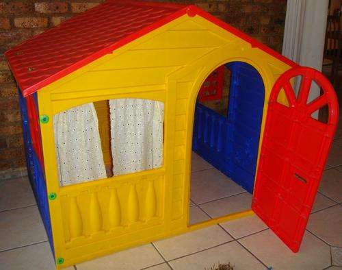 Playhouse - Fun for the Little One!!