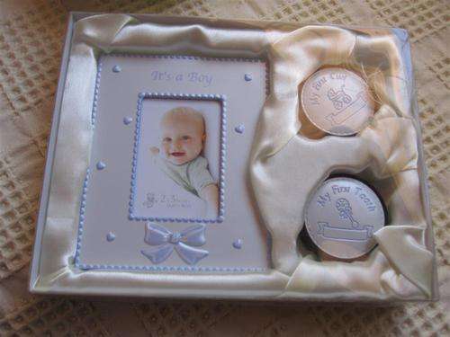 Fotoframe and Keepsakes (First curl and tooth)