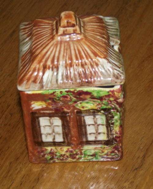 Very Cute Vintage Cottage Ware Sugar Pot