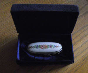 BEAUTIFUL Porcelain Needle Holder