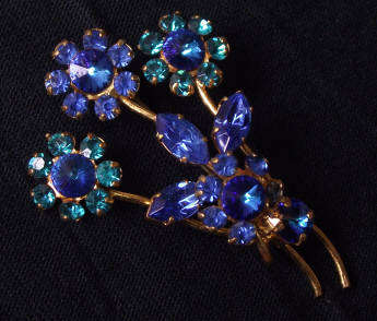Stunning Vintage Costume " Faux Gold / Gold Tone" Brooch with Many Blue stones
