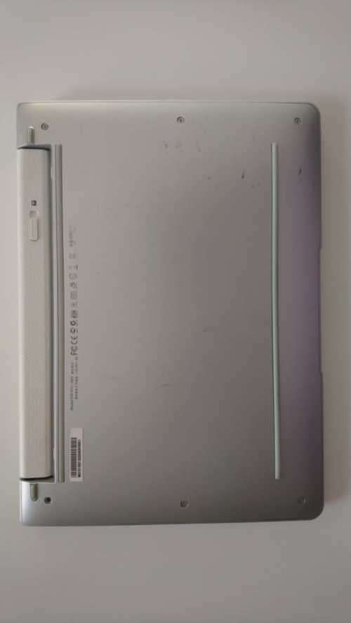 Acer Iconia W510-KD1 Laptop/Tablet (Overall good condition, 100% working order, needs Charger)